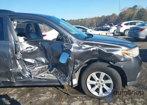 2012 Toyota Highlander Base V6 из США, поврежденный, VIN 5TDBK3EH5CS122454